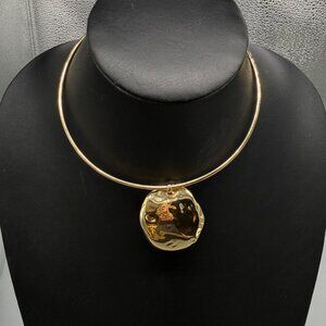 Gold-Tone Choker Necklace With Textured Pendant